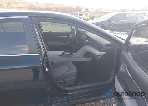 2023 Toyota Camry Le z USA, uszkodzony, nr VIN 4T1C11AK1PU124079